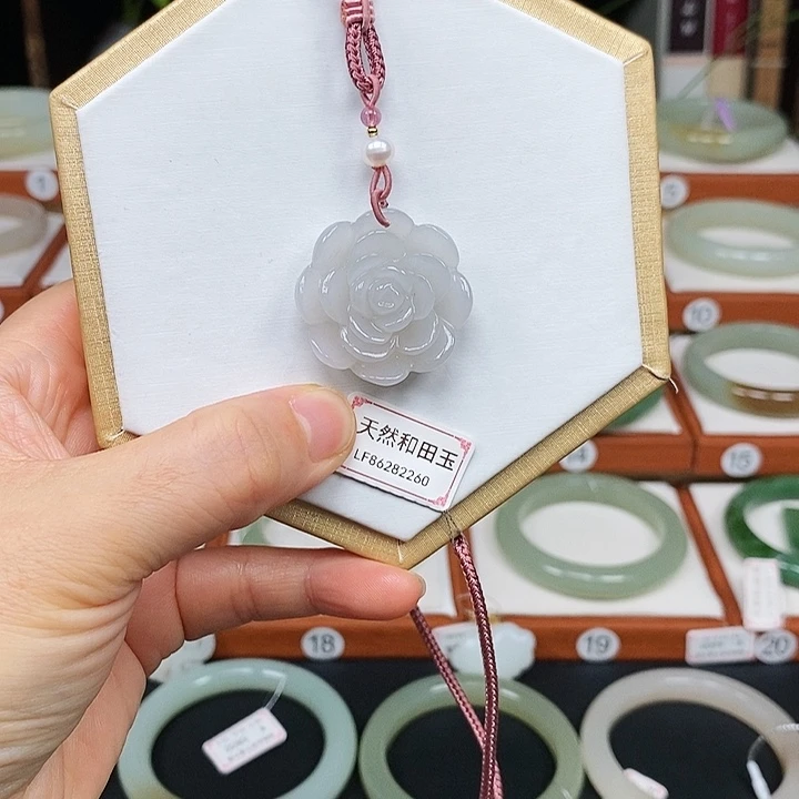 和田玉吊坠(赠链)未镶嵌