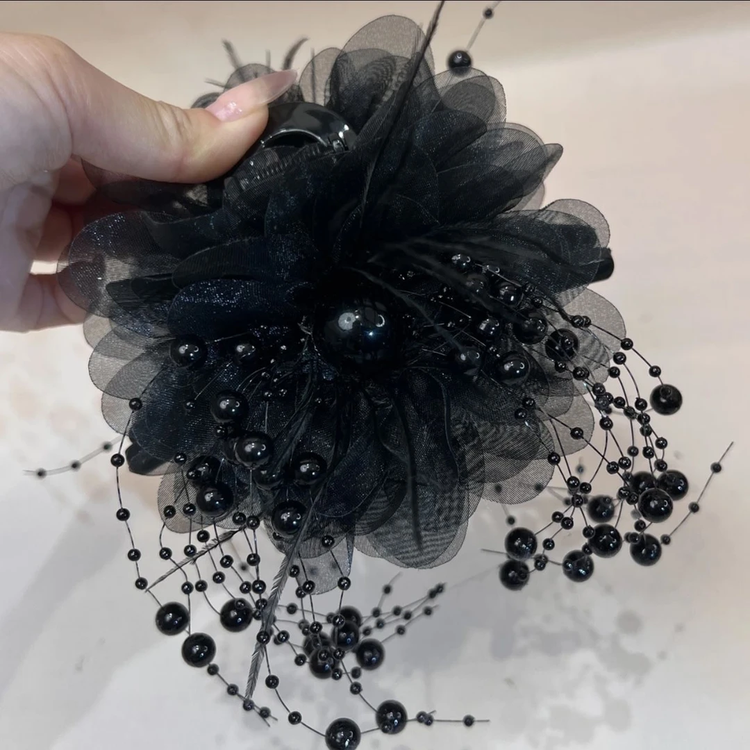 H饰界 花朵气质百搭时尚珠珠手工流苏黑色羽毛后脑勺发夹鲨鱼优雅