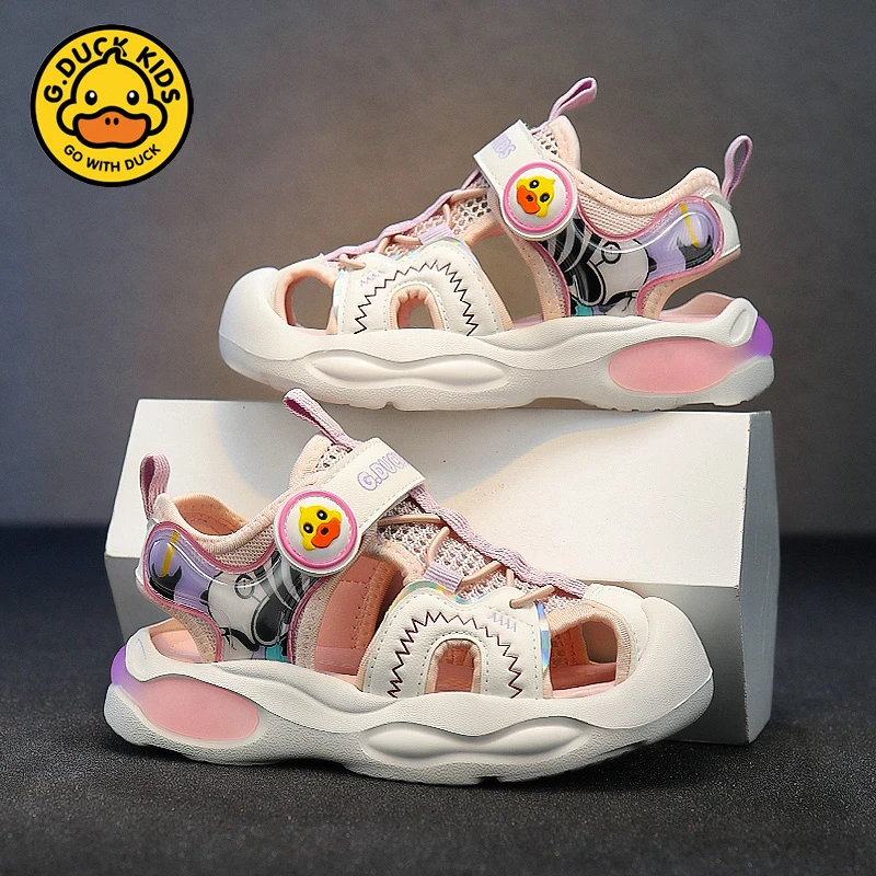 小黄鸭童鞋2024夏季新款小女孩包头凉鞋中小童轻便软底防滑沙滩鞋