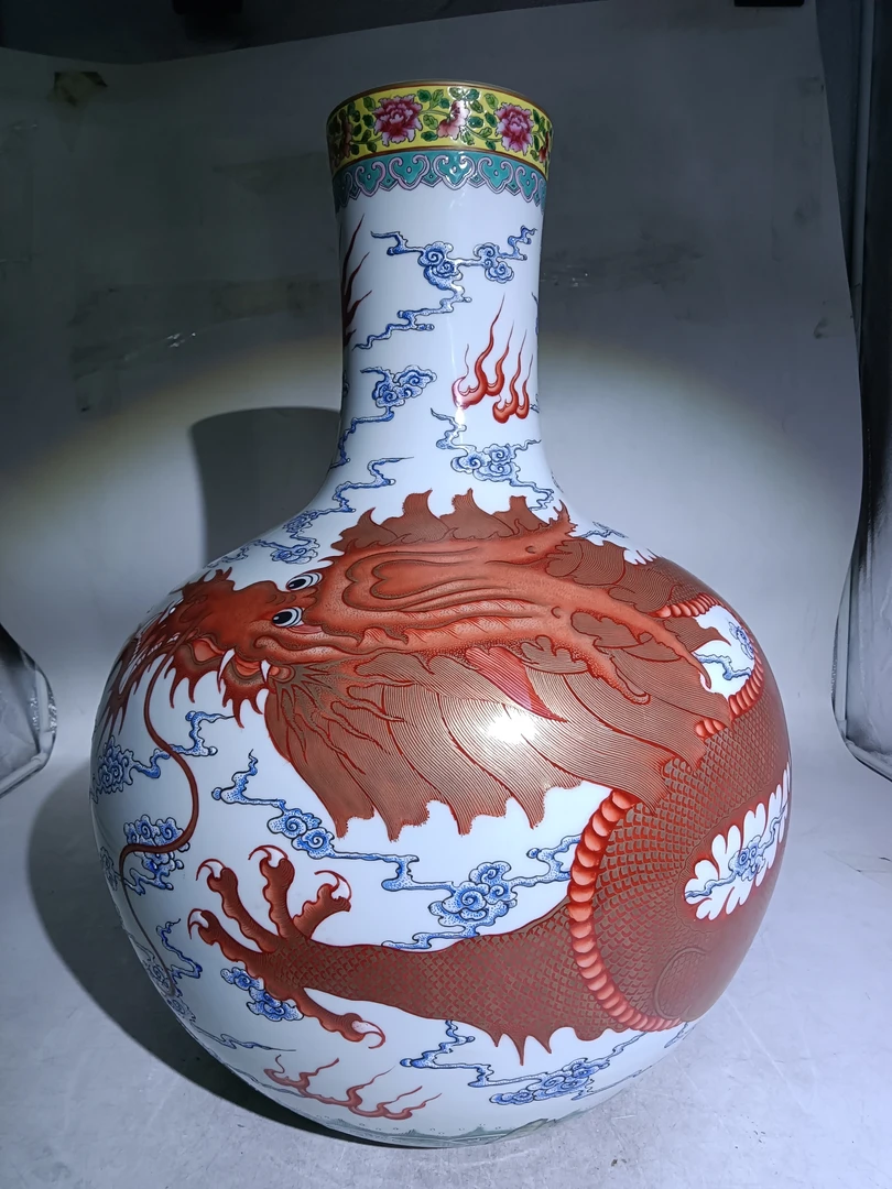 青花釉里红龙纹天球瓶