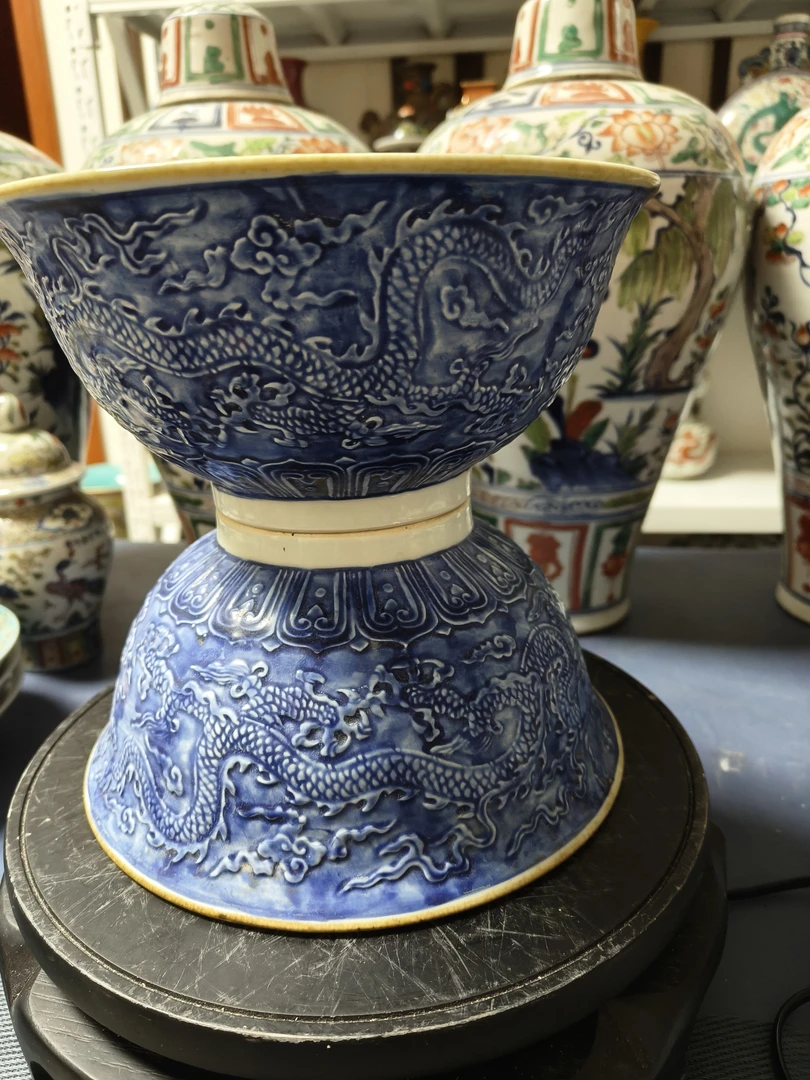 青花浮雕龙纹碗！