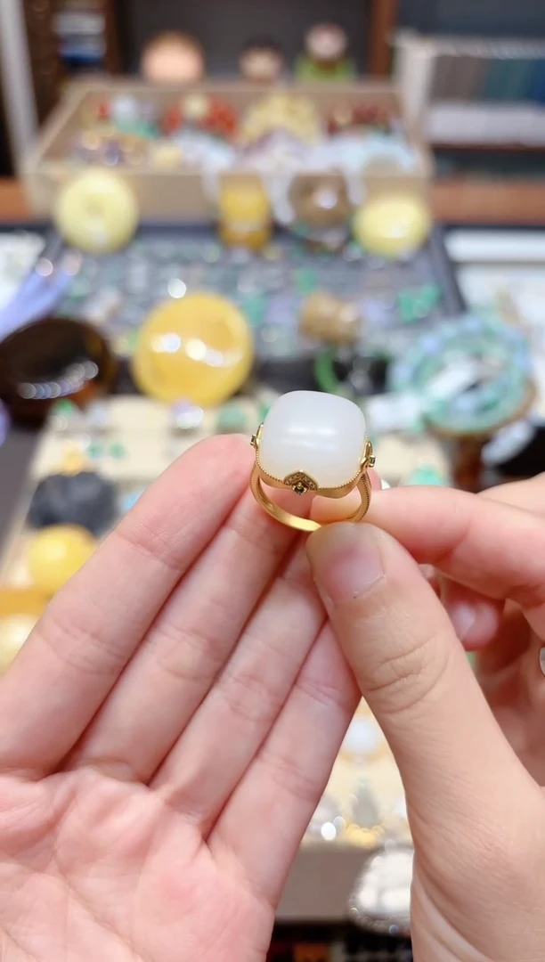 【闪购商品】和田玉戒指18K金镶嵌和田玉戒指