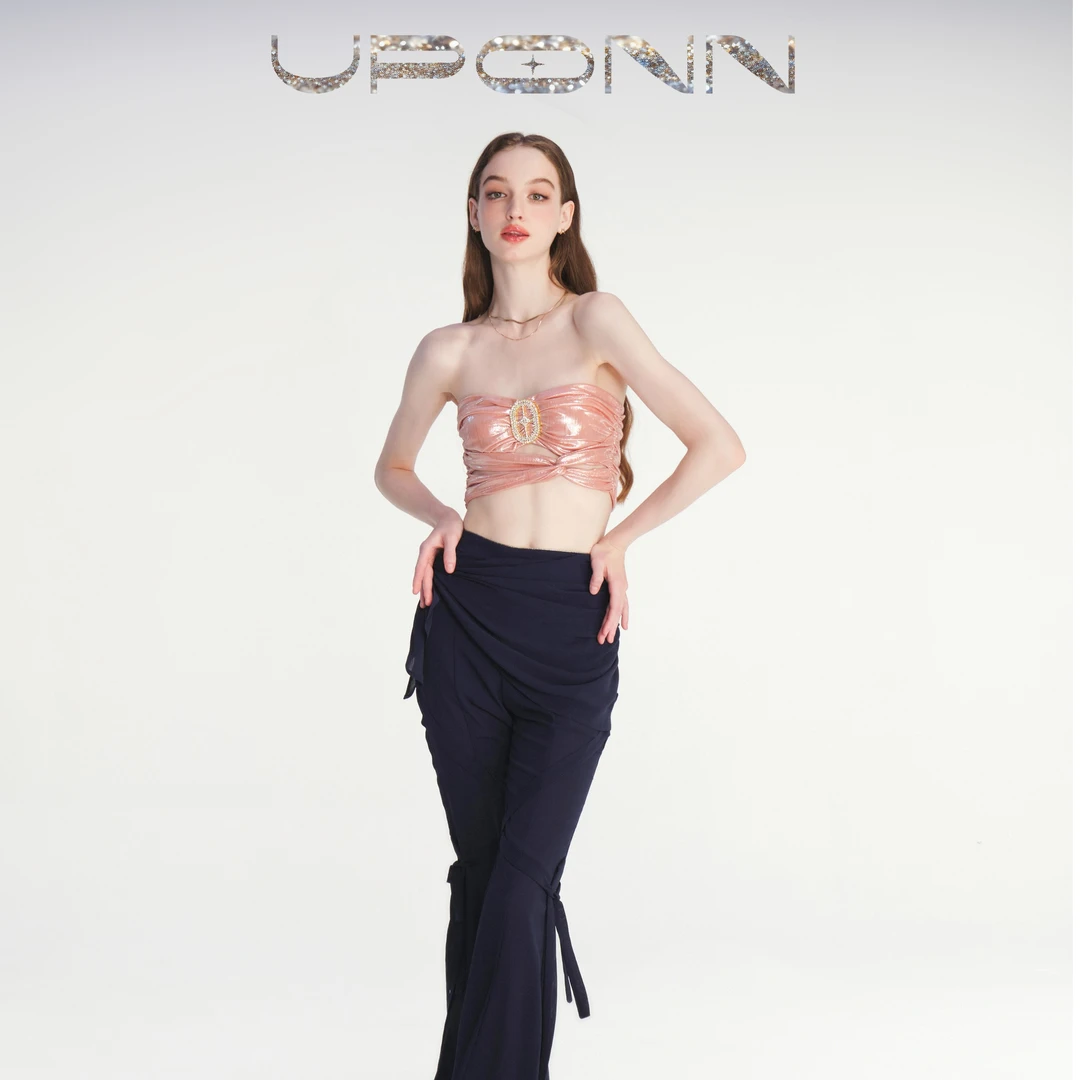 UPONN原创设计 亮面金属扣早秋新款设计师款时尚粉色偏光抹胸上衣