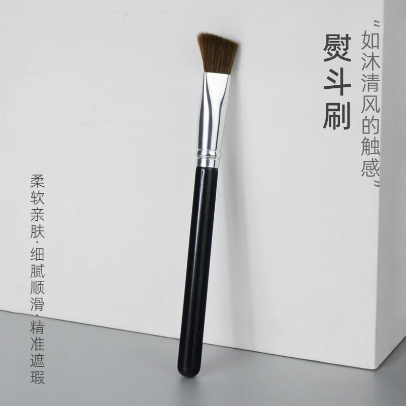 多功能三角高光熨斗刷便携柔软化妆刷无痕刷不吃粉遮痘遮瑕刷子