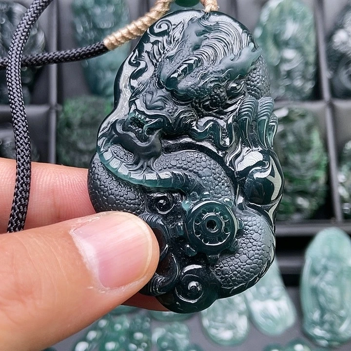翡翠颈饰未镶嵌深蓝龙牌