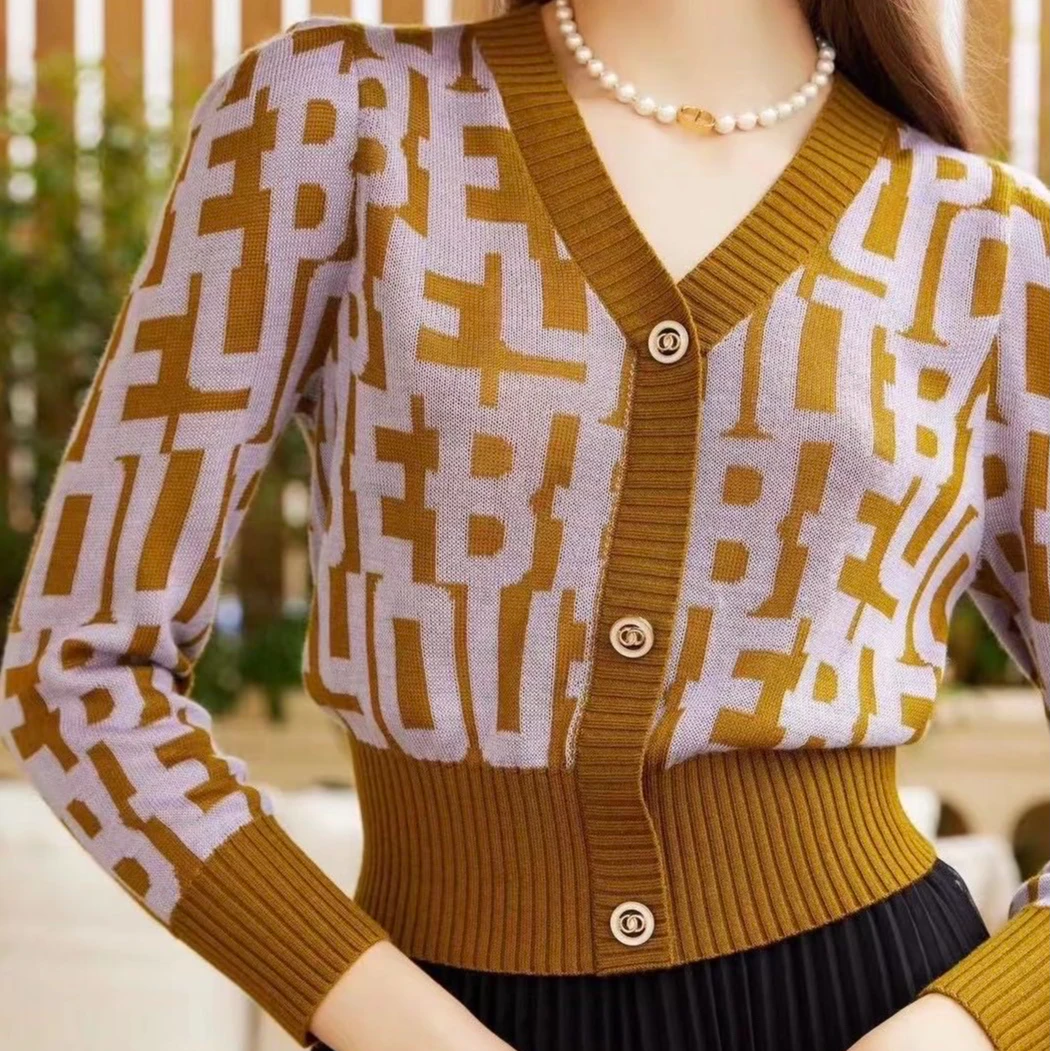 【断码清仓福利款】字母撞色电脑提花 V领套头衫 温暖橄榄色短款
