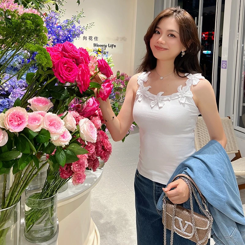 琳媚新款优雅妩媚百搭舒适白色立体花朵吊带背心女