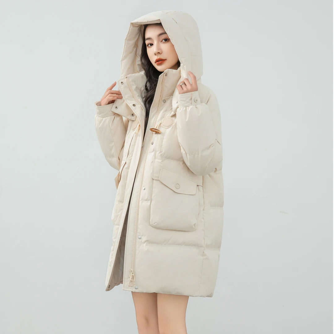 【鸭鸭】官方正品2024时尚休闲牛角扣设计连帽中长款羽绒外套5635L