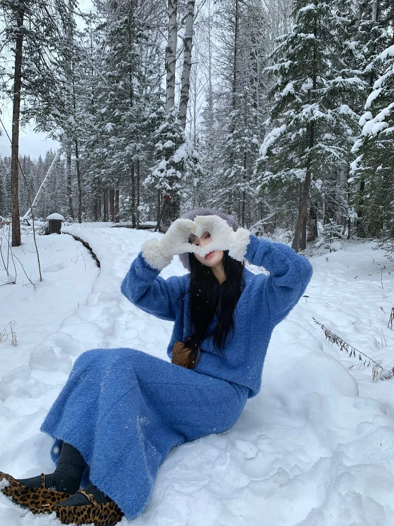 70不是七十【冰川蓝宝石】秋冬慵懒翻领上衣+半裙毛织套装