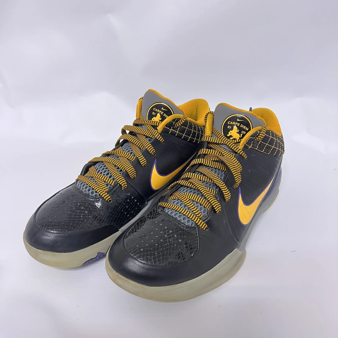 42.5码 98新 Kobe4 及时行乐 公价2889