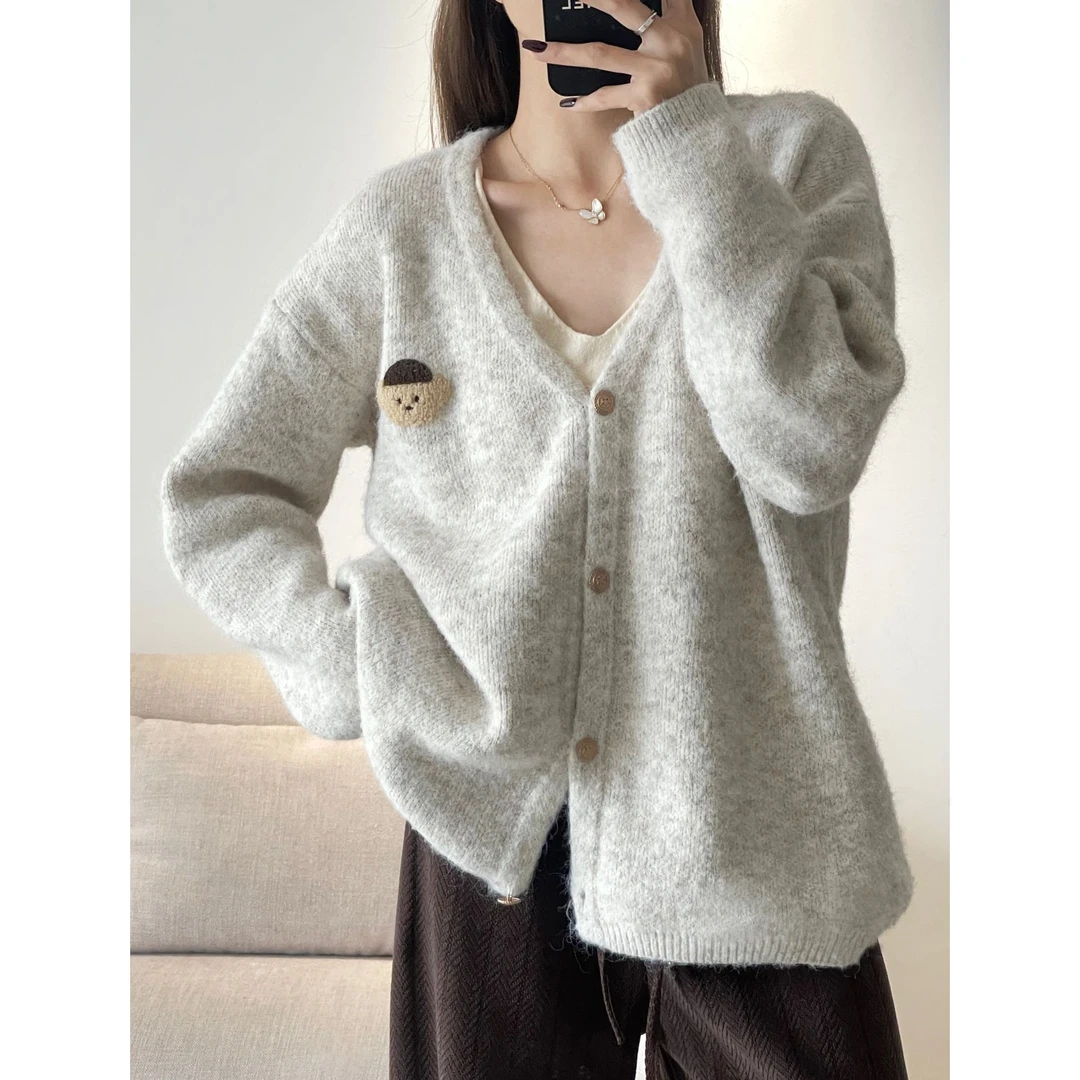 可爱小熊V领秋冬新款宽松毛茸茸针织开衫毛衣女慵懒感上衣外套