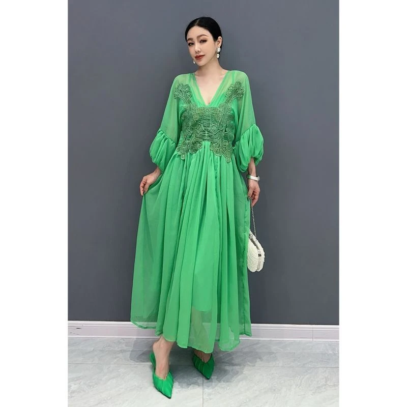 2024秋季新款雪纺连衣裙绣花V领泡泡袖宽松大码长裙优雅淑女显瘦