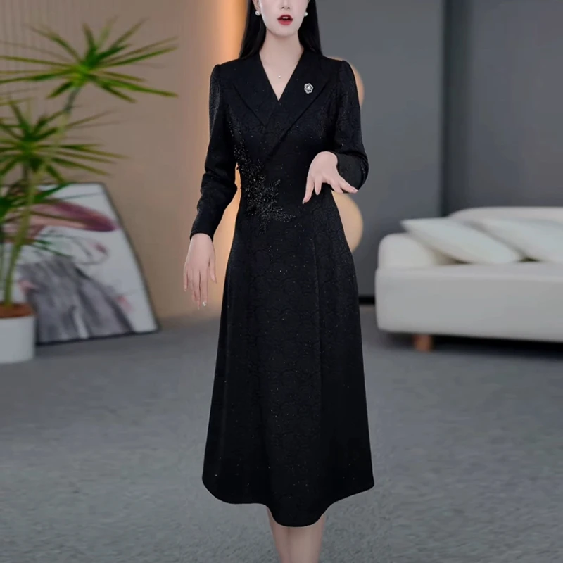 帛莱精纺优雅名媛连衣裙2024秋冬季新款黑色显瘦加绒加厚打底裙子