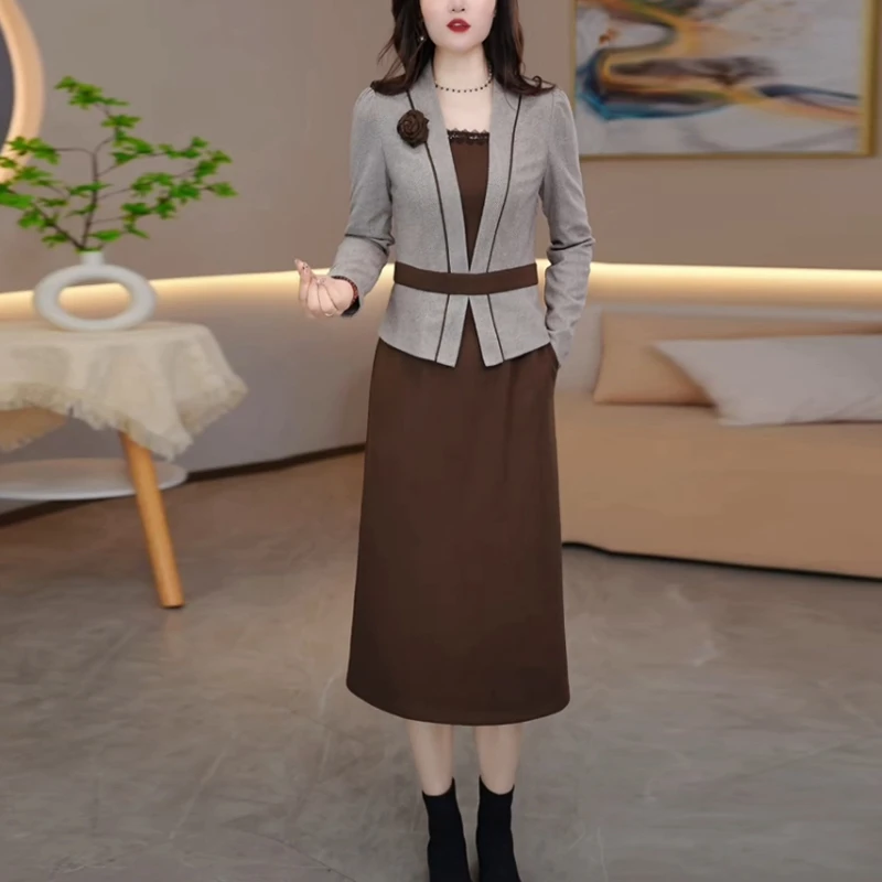 磨毛精纺气质高级感女装2024秋冬季新款轻奢显瘦打底假两件连衣裙