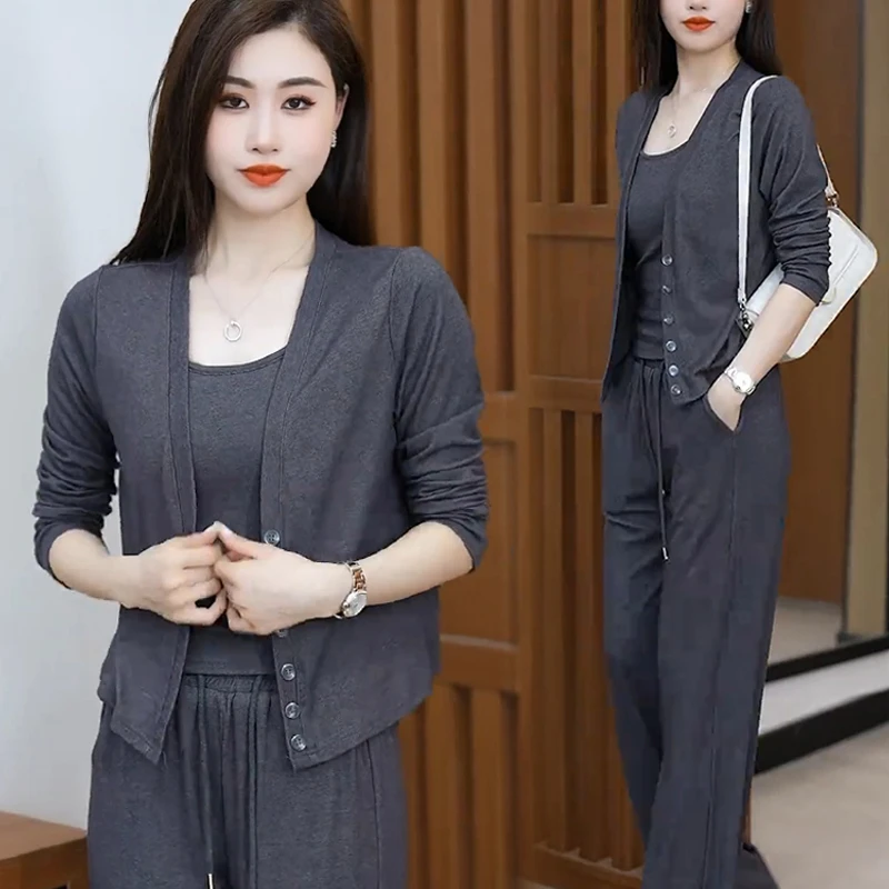 2025秋冬新款时尚减龄洋气纯色套装女气质显瘦背心外套三件套女装