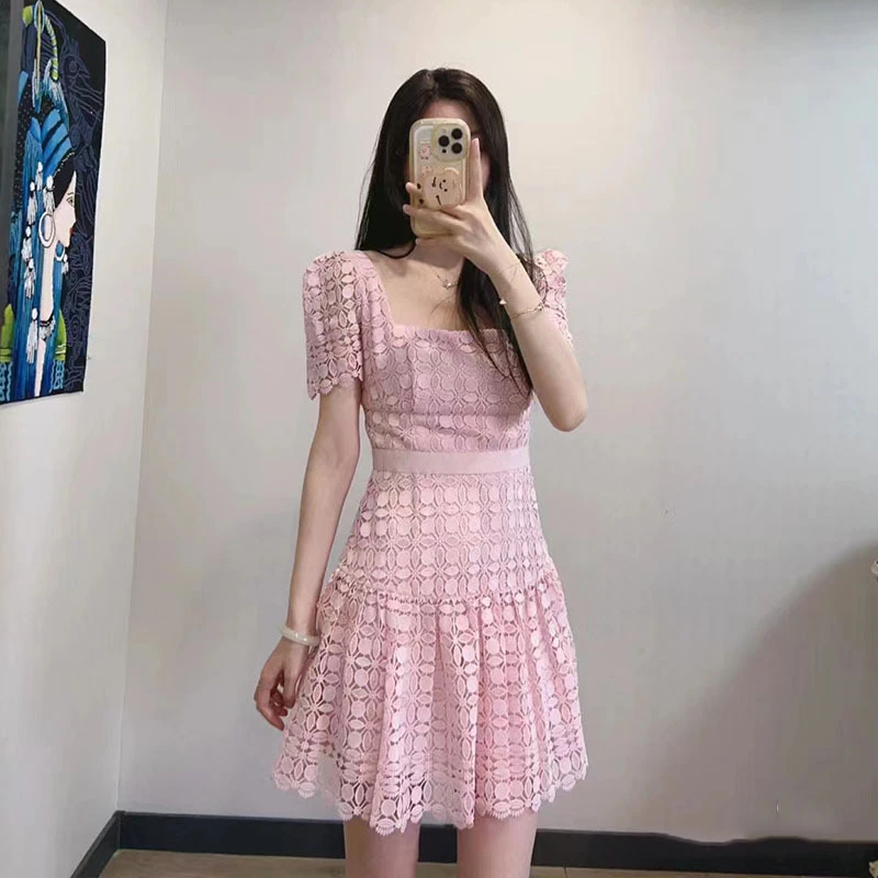春夏新款粉色方领泡泡袖甜美连衣裙重工蕾丝显瘦伞摆长裙