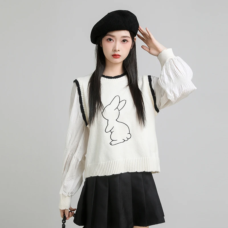 2024秋季新款兔子刺绣杏色针织衫女拼接假两件打底外穿上衣