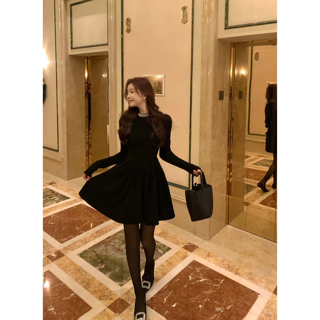 SZA【流星雨夜】秋冬新款女气质赫本风高级感短款小黑连衣裙A-614