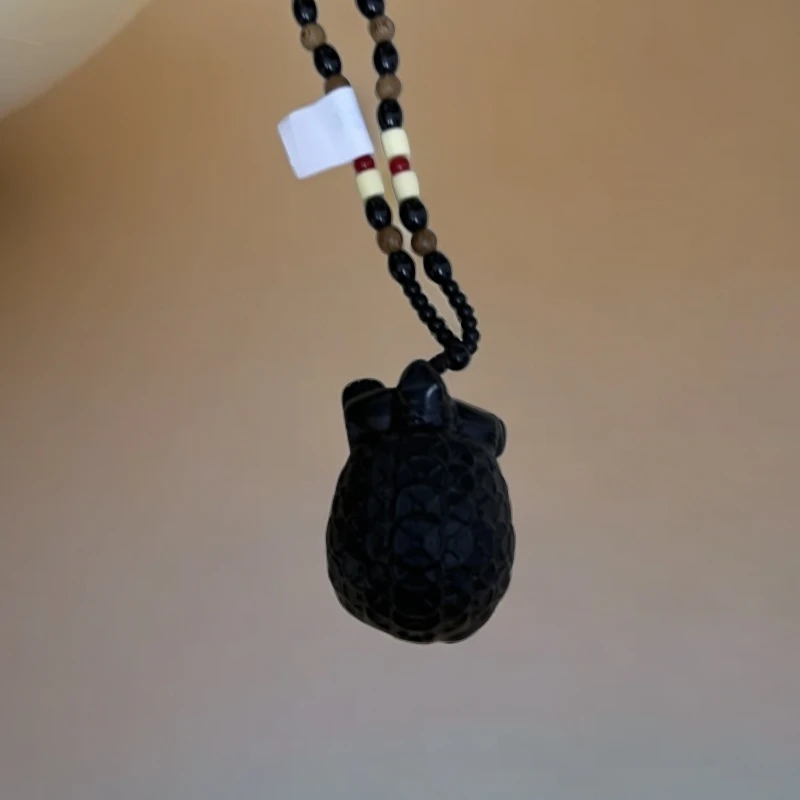 新疆和田玉墨玉手把件金钱龟