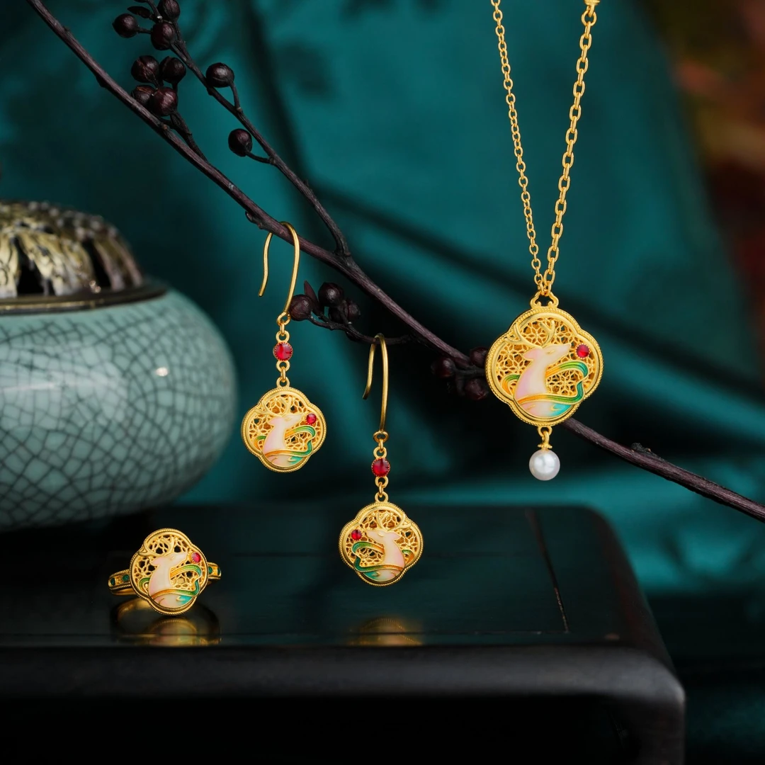 ZOCAI/佐卡伊古法金花丝珐琅彩九色鹿耳饰戒指项链黄金套装W08230