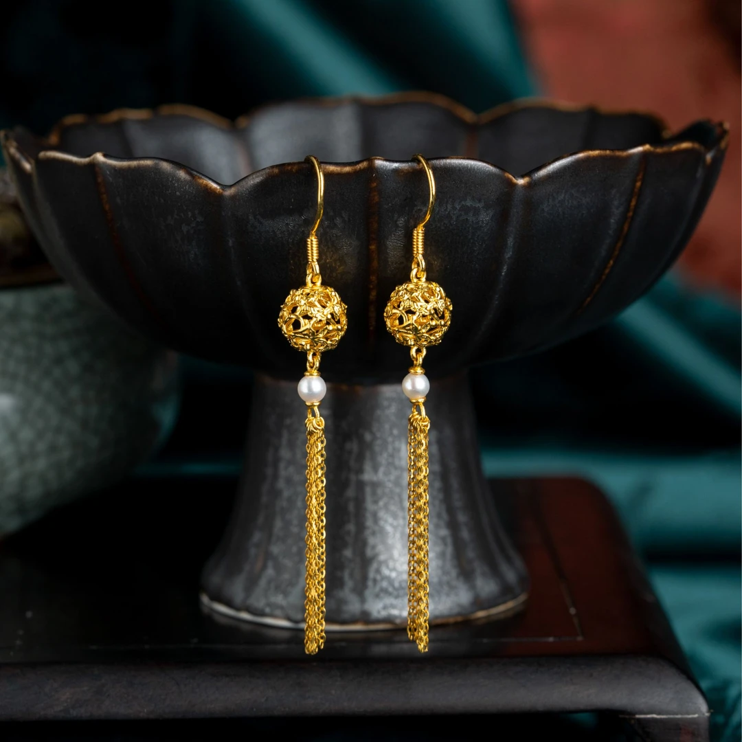 ZOCAI/佐卡伊古法黄金足金流苏镂空山茶花绣球耳坠E03282