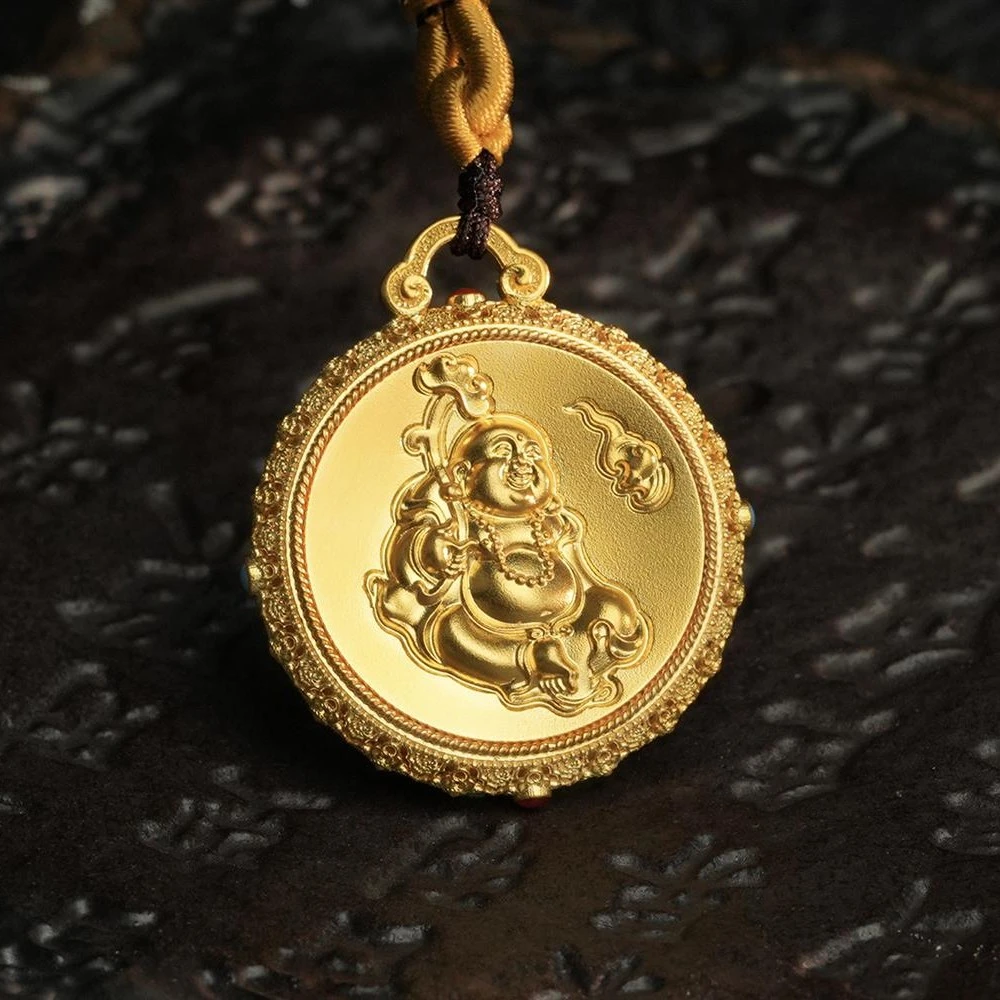 ZOCAI/佐卡伊古法黄金錾刻弥勒佛足金圆盘足金吊坠 C02606