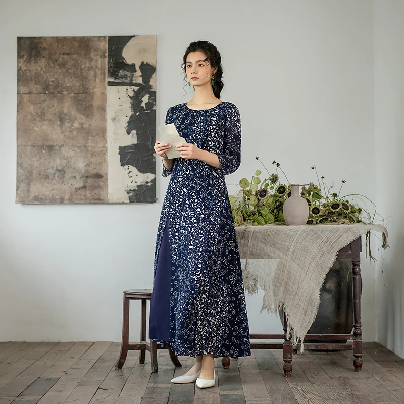 生活在左2024秋冬新品蓝印花纹复古气质连衣裙女时尚1944171 款..