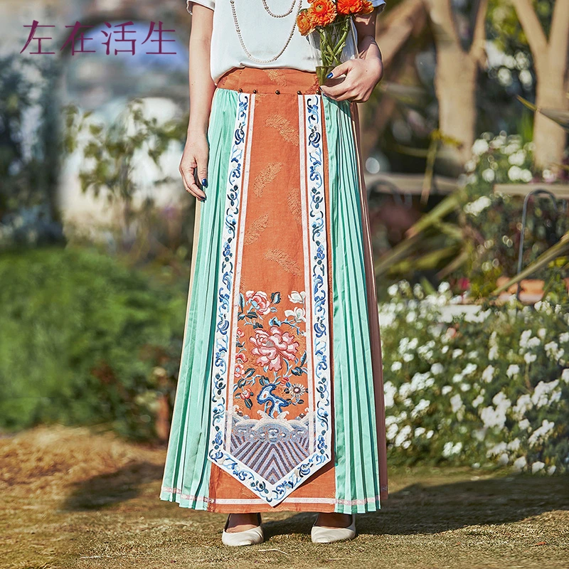 生活在左主时装周同款改良马面裙新中式可拆绣片半身长裙1931351