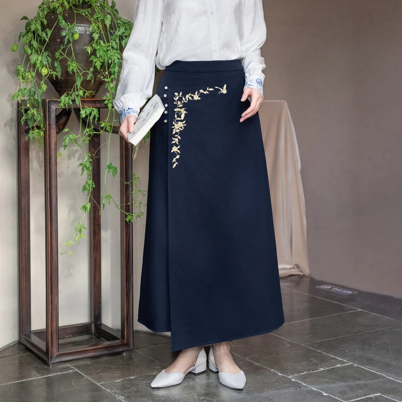 生活在左2024初秋新品100%棉绣花宽松显瘦半身裙女1943028 中式..