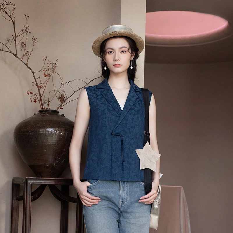 生活在左2024秋季新品提花优雅气质修身短马夹女1943221款夏季