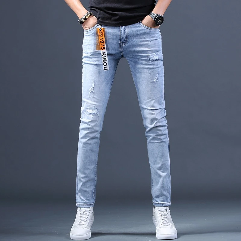 破洞牛仔裤男潮牌2024夏季新款浅蓝色修身小脚潮流弹力男士长裤子