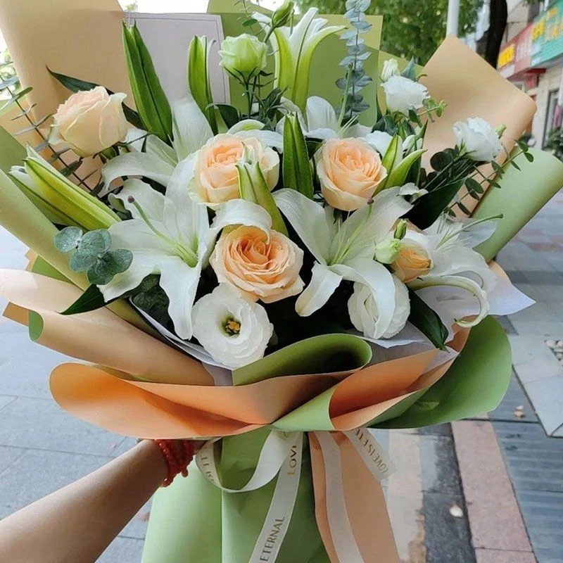 【暖心话语】5朵香槟玫瑰幸福百合花束生日鲜花女士鲜花免费配送看望病人的鲜花高考花束金榜题名