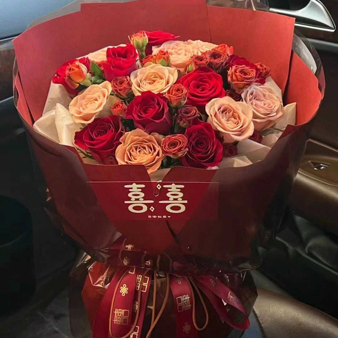 【余生很甜】6枝卡布奇诺玫瑰5枝红玫瑰混搭订婚花束新婚礼物拍婚纱照求婚鲜花毕业季鲜花