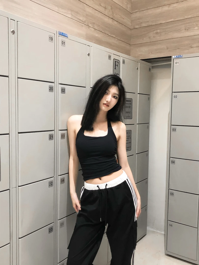 1LIYUNER挂脖大水滴领胸垫小吊带背心女修身露背内搭外穿短款辣妹