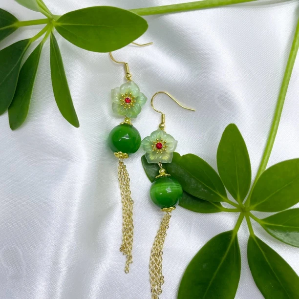 铜合金耳饰 绿色猫猫女款长流苏耳坠梅花防过敏耳钩民族风耳环151