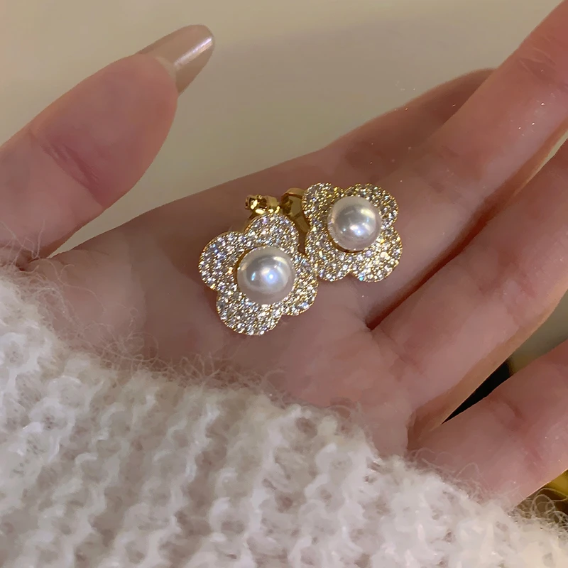 铜合金合成锆石耳饰 新款精致小众设计立体花朵耳骨夹百搭时尚