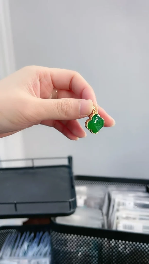 【闪购商品】玛瑙/玉髓手镯未镶嵌吊坠四叶草