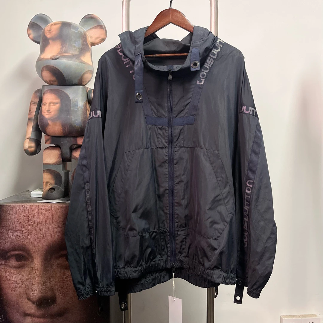 Louis Vuitton Lv炫彩字母拉链外套 J2016 尺码：50 衣长67 胸围78