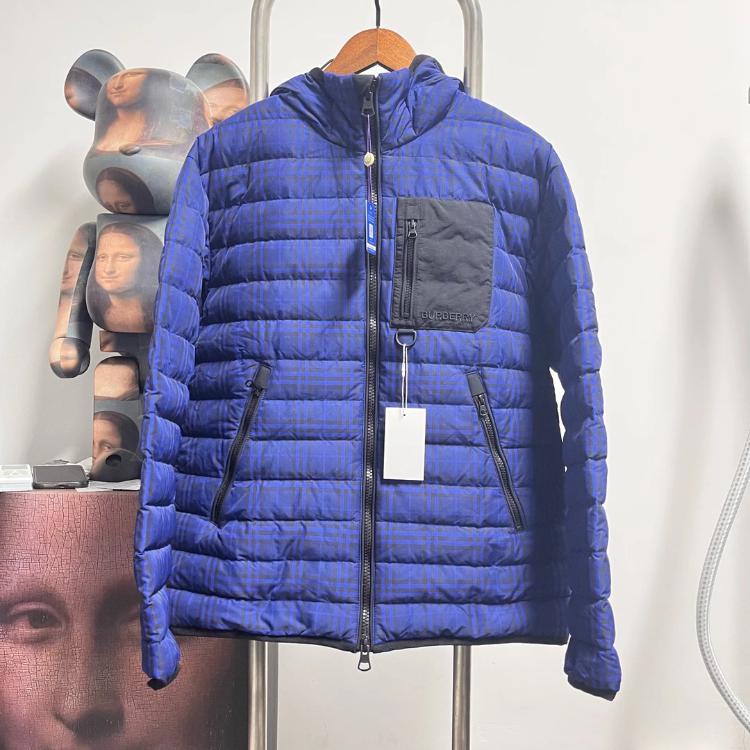 Burberry巴宝莉格纹羽绒服 I0502 尺码：S 衣长67 胸围55