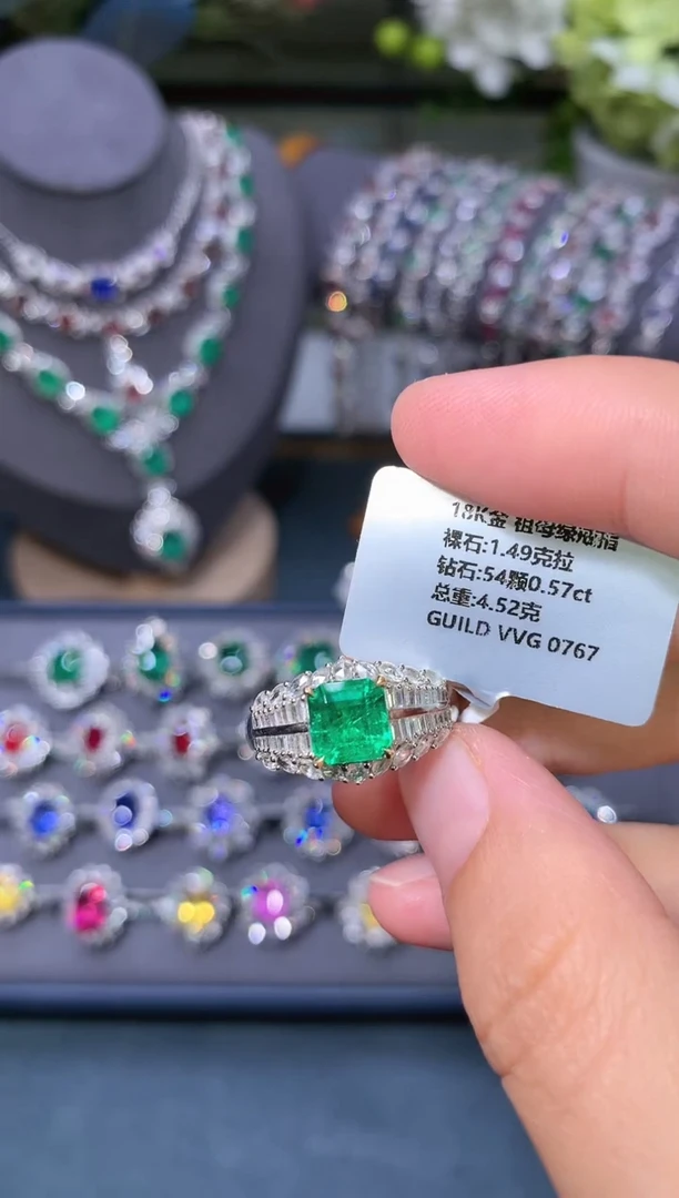 【闪购商品】祖母绿戒指18K金镶嵌