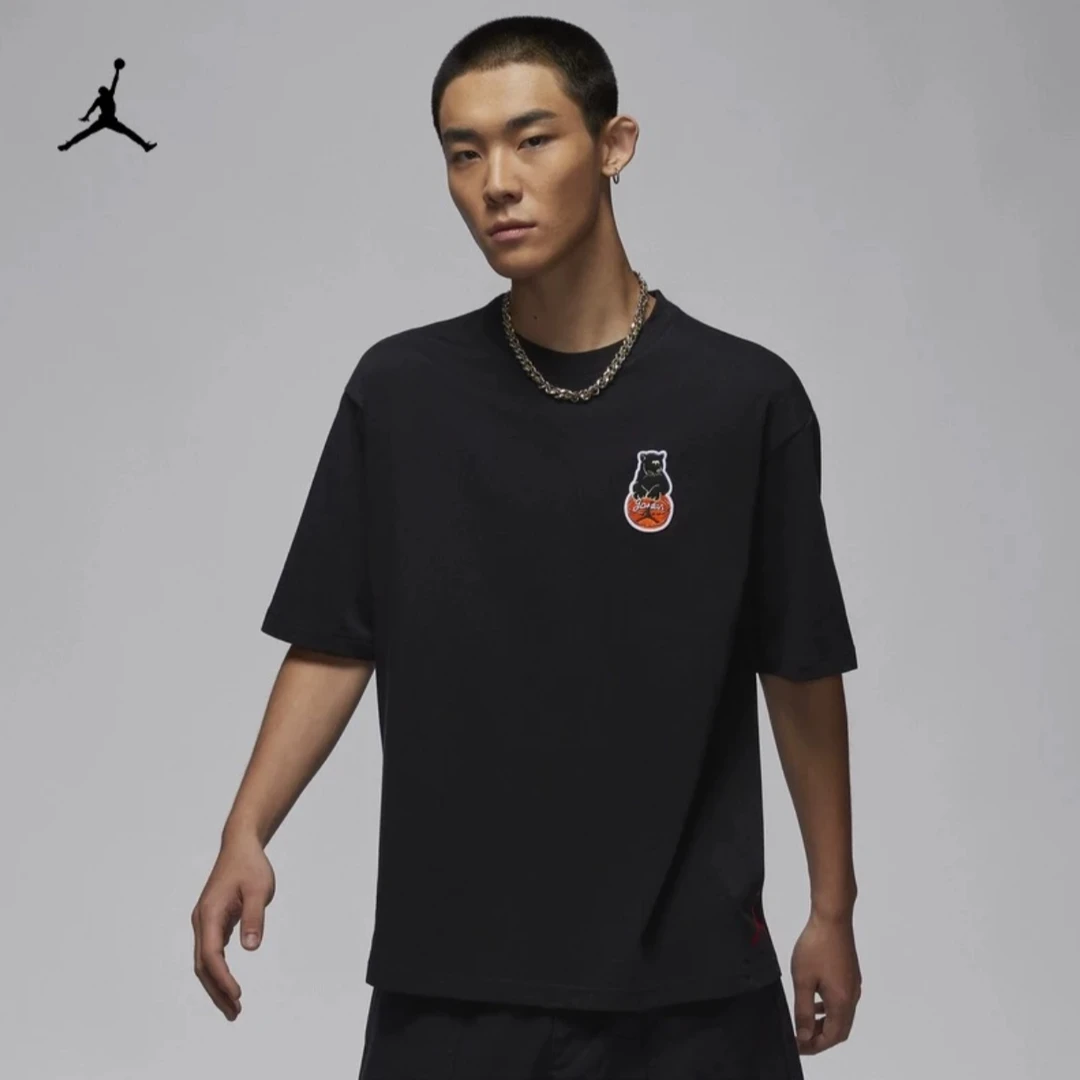 AIR JORDAN官方正品AJ黑猫男子黑色刺绣休闲运动短袖  HM4898-010