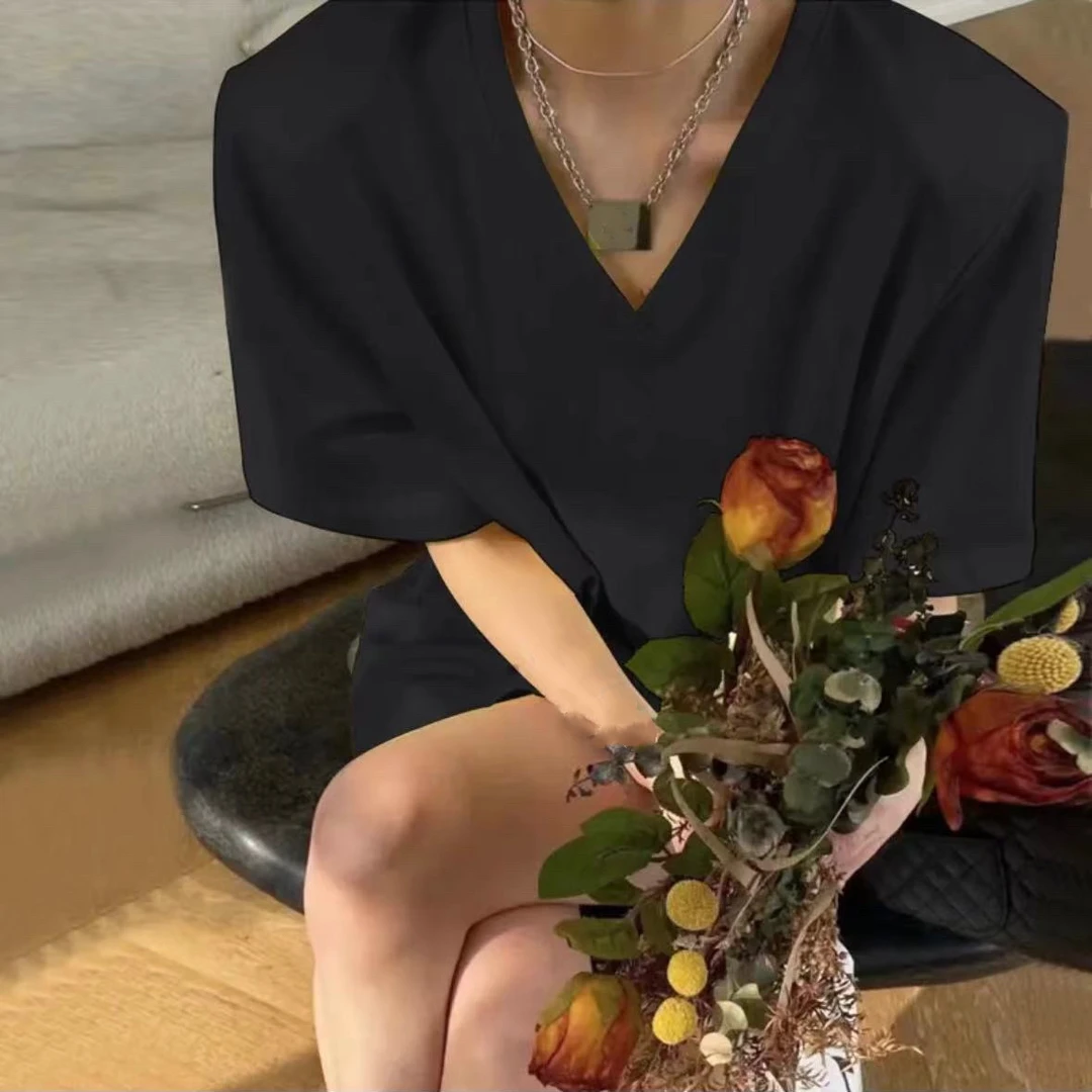 春夏新款《闪闪YL》百搭休闲韩版V领垫肩上衣T恤