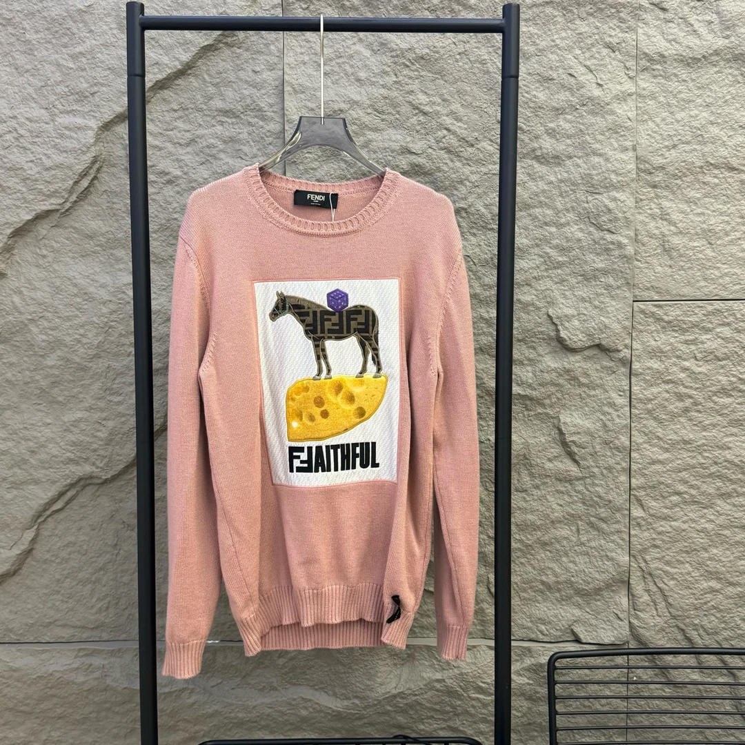 99新 FENDI/芬迪 粉色奶酪小马羊毛上衣 48码 GM000558