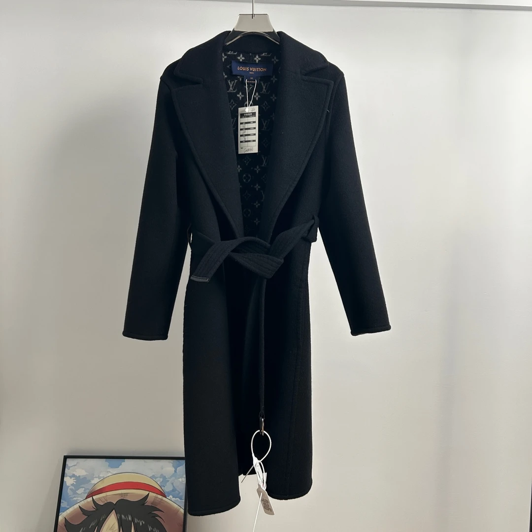 99新 LouisVuitton/路易威登 黑色翻领满印羊绒大衣34码 GM001666