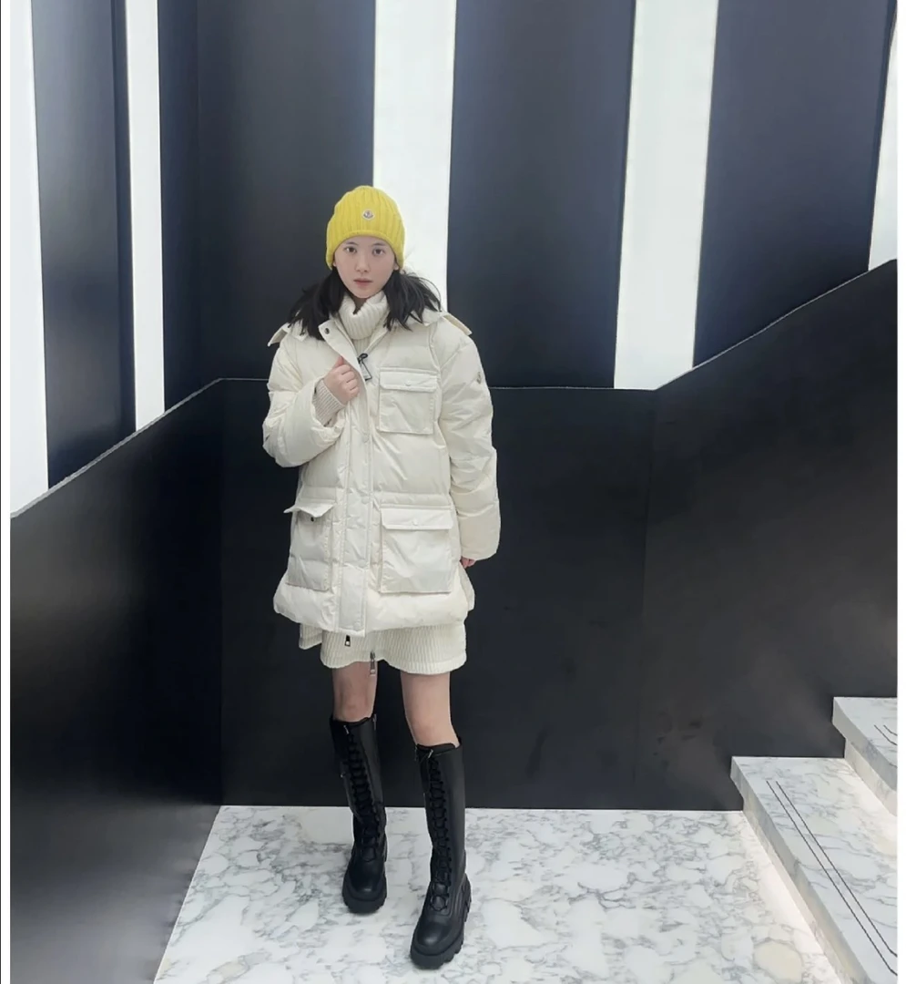 Moncler/盟可睐/蒙口/米白色翻毛领连帽羽绒服 1码 99新 GM001596