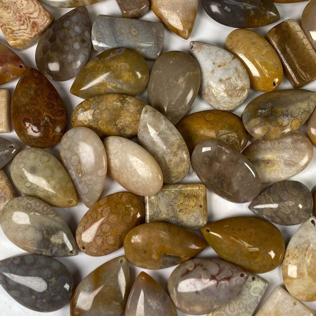 大俵哥来了珊瑚玉吊坠精美通透时尚多样性发货