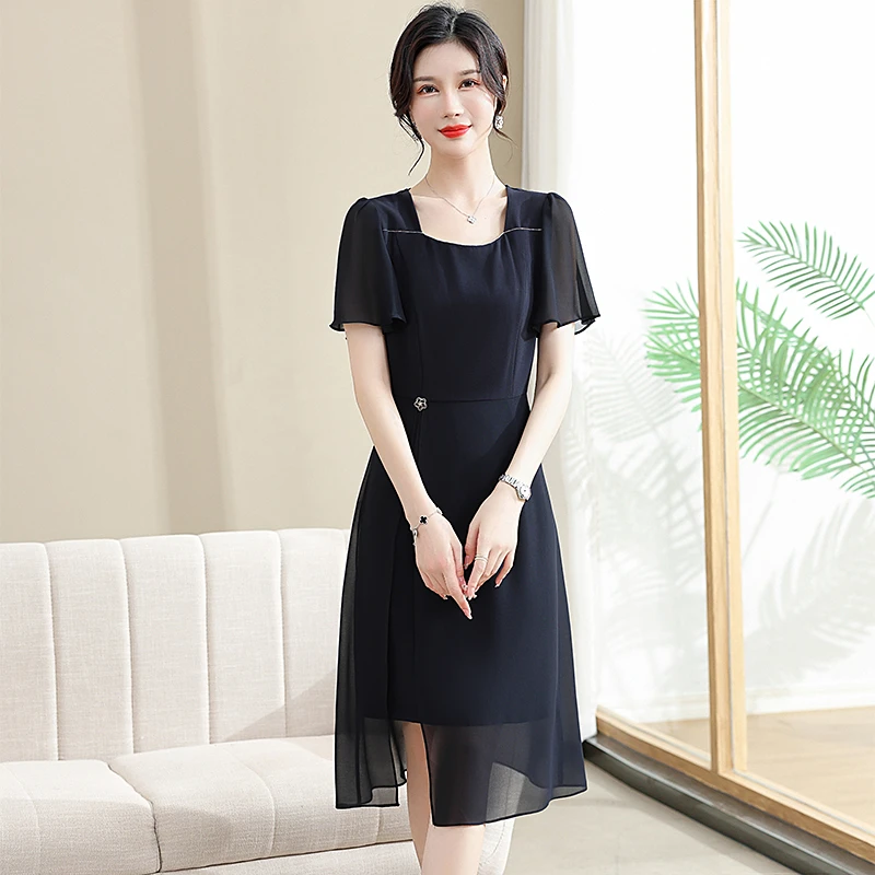 妈妈气质连衣裙2023夏季中年时尚洋气裙子中老年女装短袖