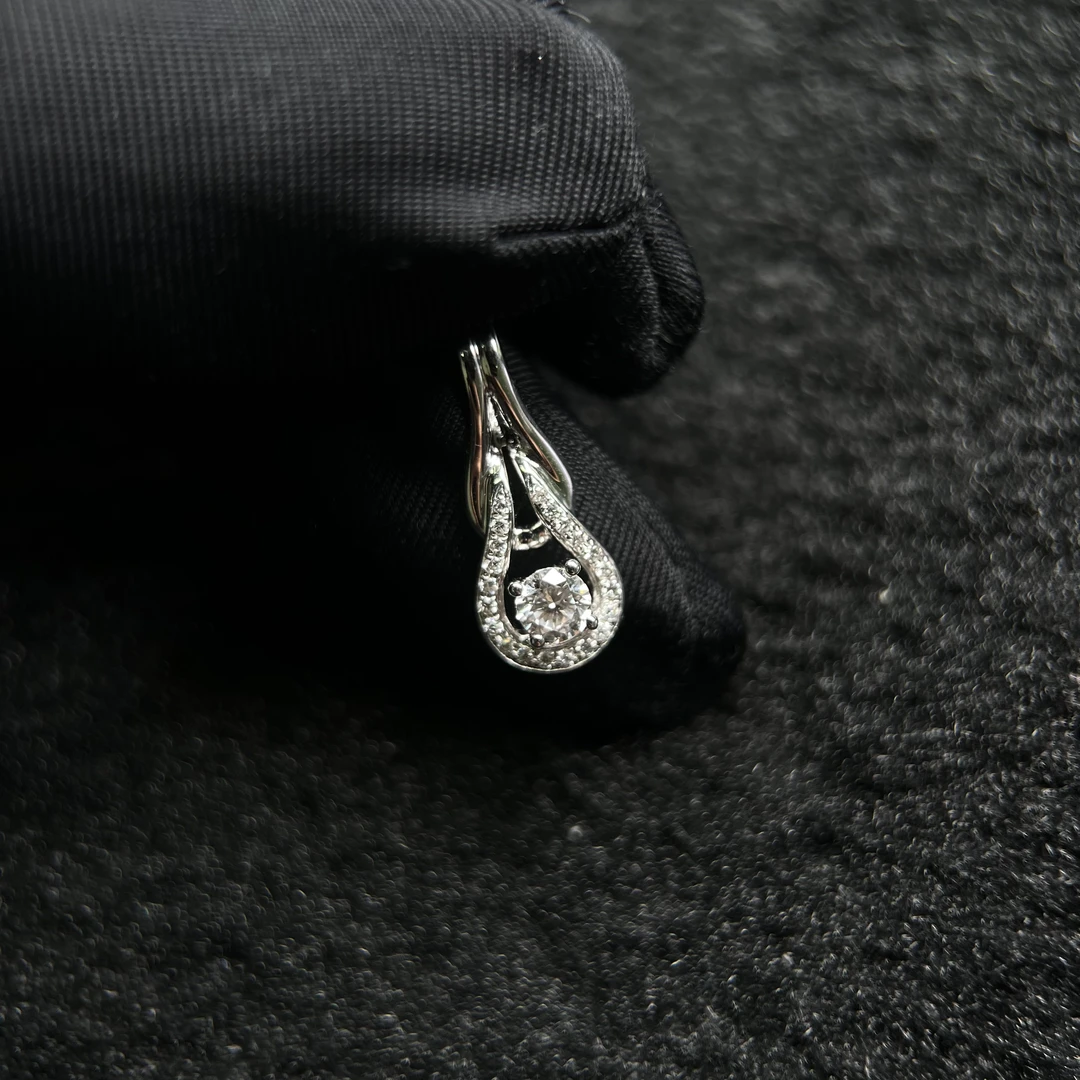 【广潮金钻】金750钻石吊坠