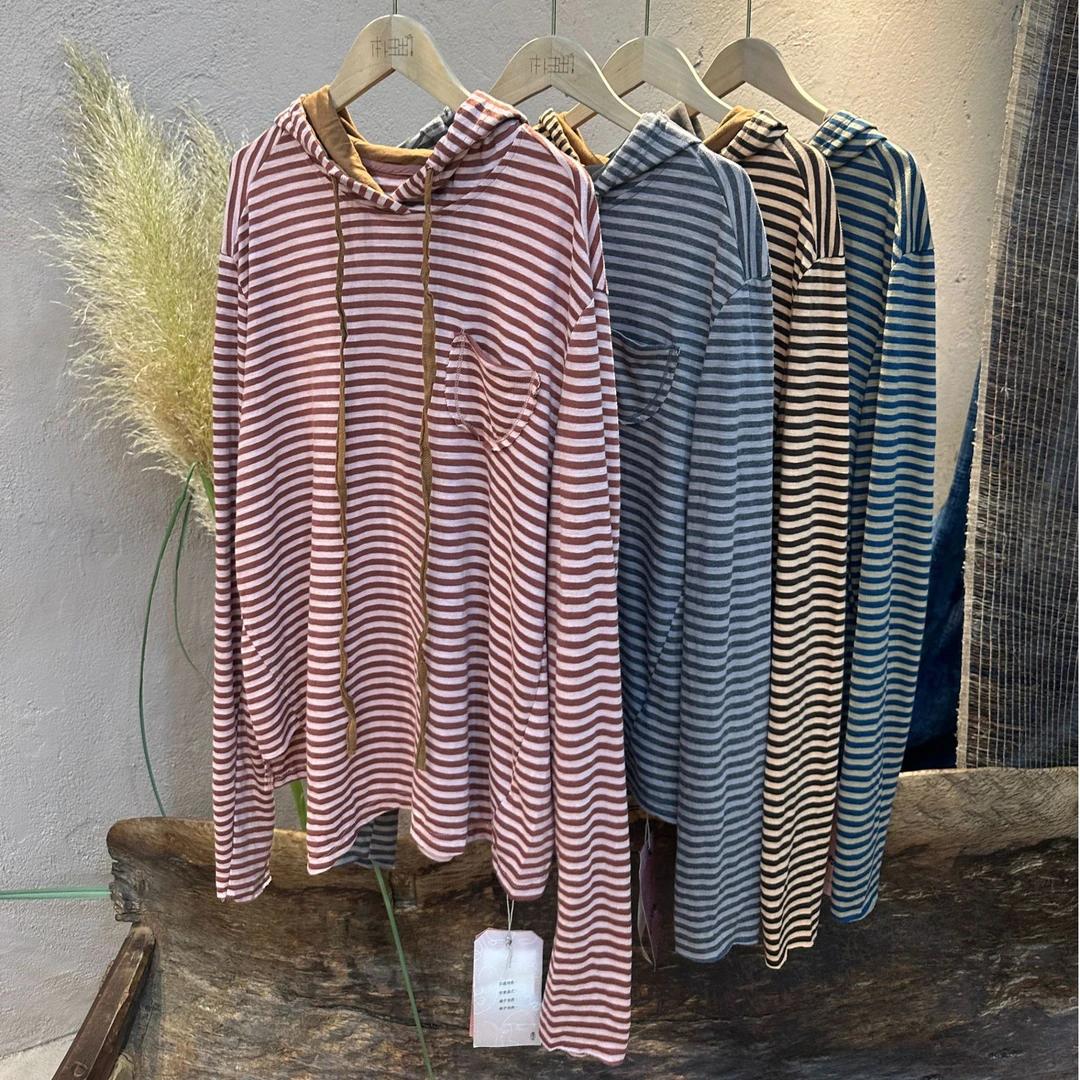 240842忆古朴拙秋季纯棉连帽撞色条纹卫衣百搭宽松做旧套头t恤