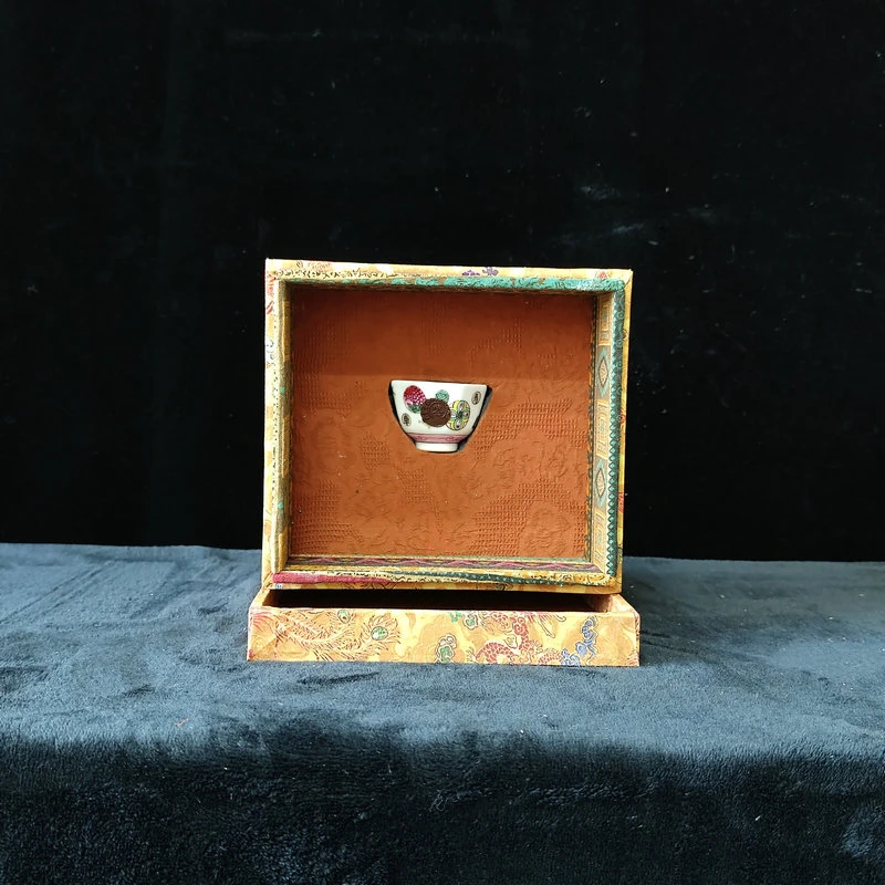 【闪购商品】 Y1清同治 粉彩皮球花博古纹八方闻香杯.